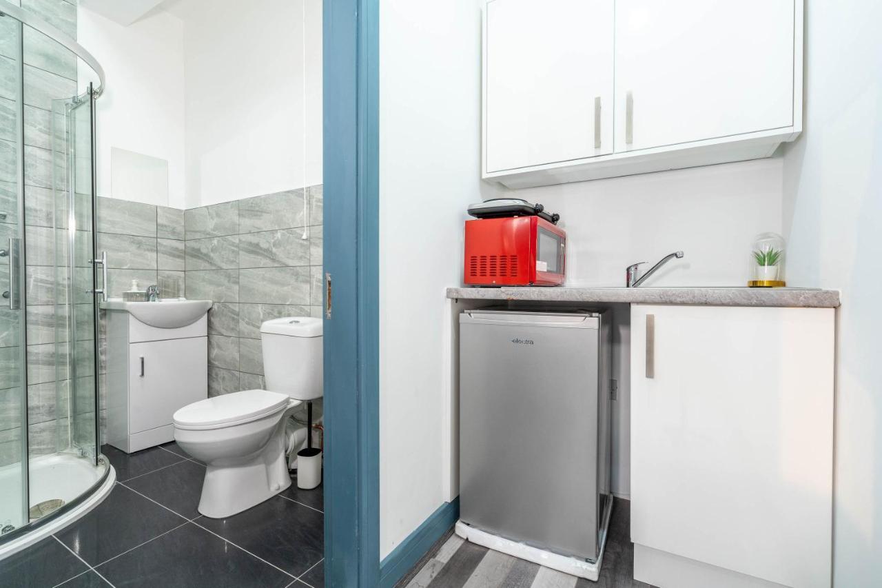Chic Studio Oasis, West Midlands! Apartment Birmingham Bagian luar foto